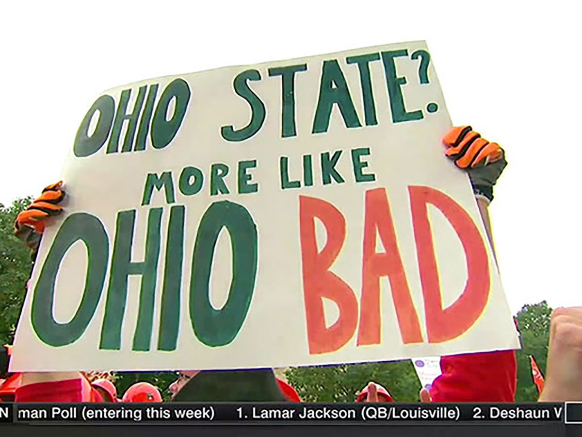 50 Hilarious Signs from Sporting Events